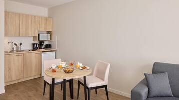 4 adults - 1 double bed and 1 sofa bed | Free cots/infant beds, free WiFi, bed sheets