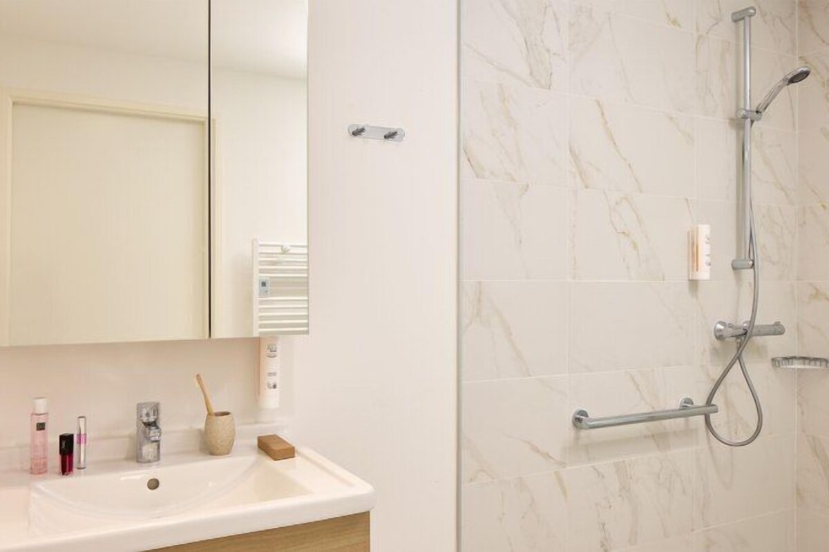 Bathroom | Shower