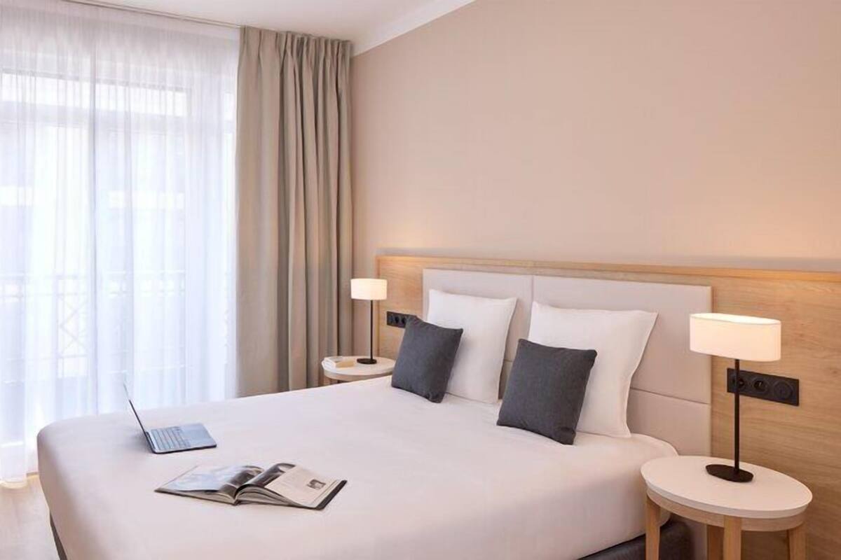 WiFi (free), bed sheets