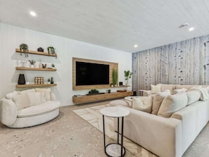 Télévision, cheminée