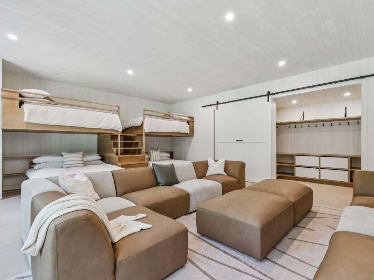 5 chambres, fer et planche à repasser, Wi-Fi, draps fournis