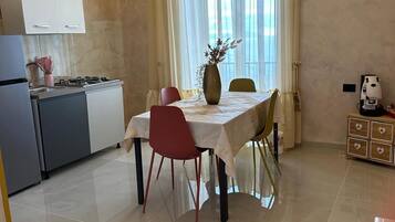 Apartment, 2 Bedrooms, Smoking, Patio | Dining