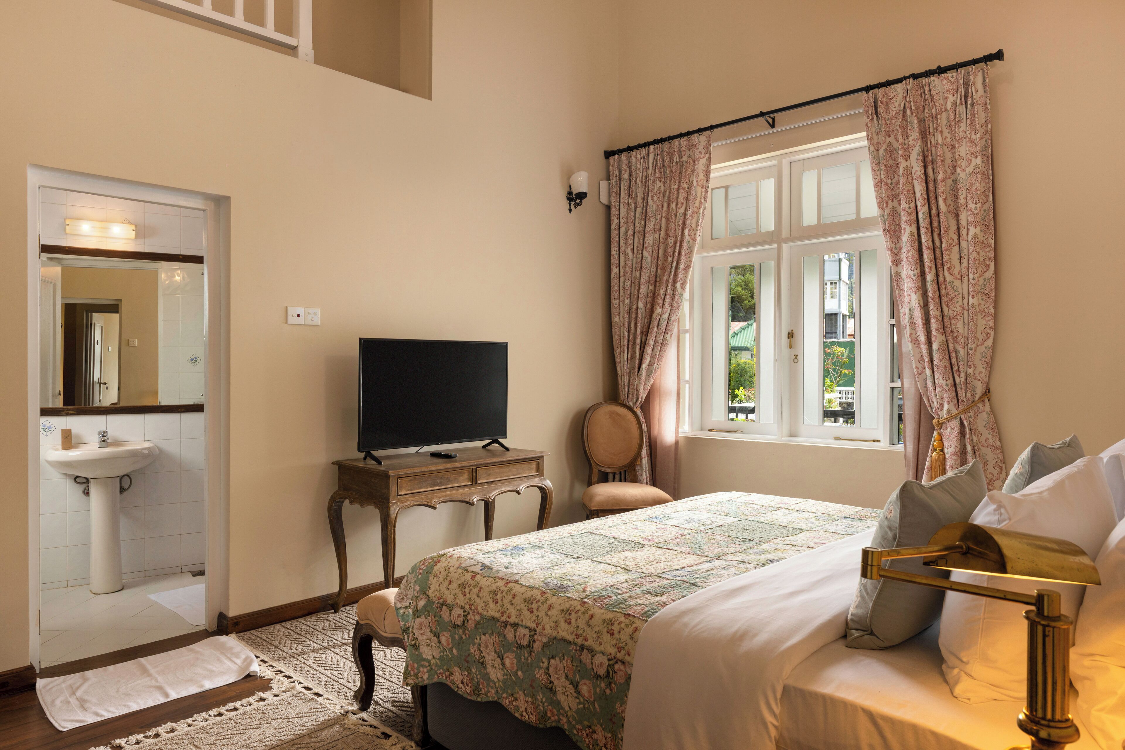 Deluxe Room | Desk, laptop workspace, soundproofing, free WiFi