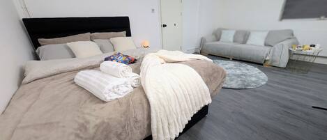 Apartment | 2 bedrooms, free WiFi, bed sheets