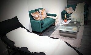 Apartment | Interior - Chic Apartment in Manchester Sleeps 5 (Manchester)