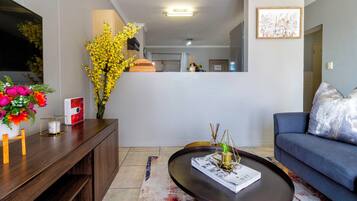 Apartment, 2 Bedrooms, Smoking, Balcony | Living room