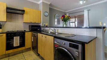 Apartment, 2 Bedrooms, Smoking, Balcony | Interior