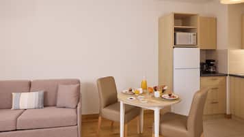 Een 43-inch televisie met satellietzenders