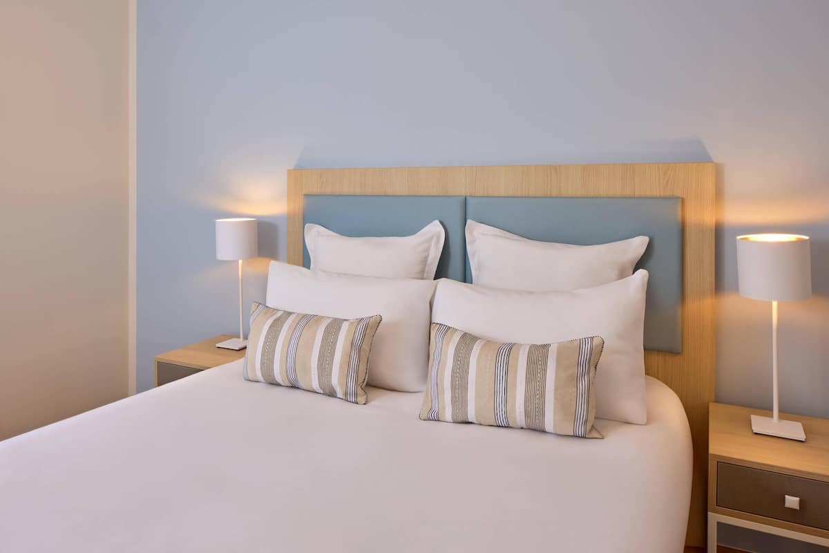 Studio | Cribs (free), WiFi (free), bed sheets