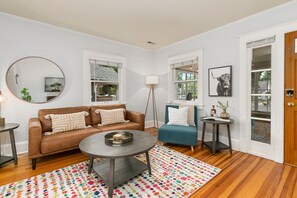 House, Multiple Beds, Hot Tub, Garden View (523 Peterson St. - Whole House) | Living area