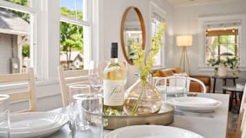 House, Multiple Beds, Hot Tub, Garden View (523 Peterson St. - Whole House) | Dining