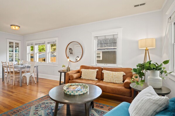 House, Multiple Beds, Hot Tub, Garden View (523 Peterson St. - Whole House) | Living area