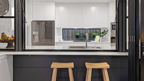 Fridge, microwave, stovetop, dishwasher
