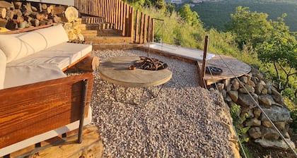 KOALA HUT - Luxurious treehouses with outdoor hot tub
