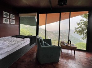 1 bedroom, WiFi, bed sheets - KOALA HUT - Luxurious treehouses with outdoor hot tub (Ain El Tefaha)