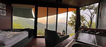 KOALA HUT - Luxurious treehouses with outdoor hot tub
