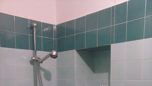 Bathroom - Apartment in the Ancient Village of Fish (Sori)
