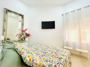 2 bedrooms, iron/ironing board, WiFi, bed sheets