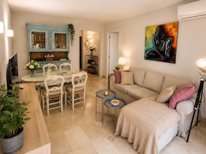 TV - Magnolia Central Apartments 3 Free parking & Terrace (Marbella)