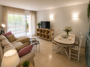 TV - Magnolia Central Apartments 3 Free parking & Terrace (Marbella)