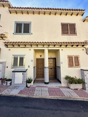 Bungalow, 2 slaapkamers, terras | Details aan de buitenkant