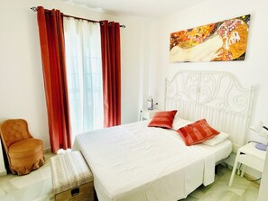 2 bedrooms, iron/ironing board, internet, bed sheets