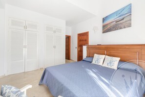 3 chambres, fer et planche à repasser, Wi-Fi, literie fournie