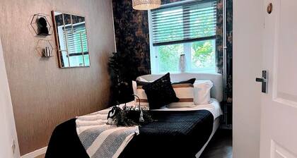 Peaceful 3-Bedroom apartment, w/ free parking