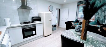 Peaceful 3-Bedroom apartment, w/ free parking