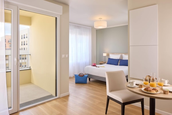 Quarto standard, 1 cama Queen, para não fumantes | Wi-Fi de cortesia, roupa de cama, acesso para cadeiras de rodas