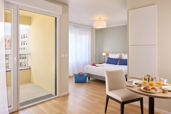 標準客房, 1 張加大雙人床, 非吸煙房 | 免費 Wi-Fi、床單、方便輪椅出入