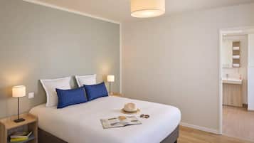 Kamar, 1 Tempat Tidur Queen dengan tempat tidur Sofa, Bebas Asap Rokok (Upgrade) | Tempat tidur bayi gratis, Wi-Fi gratis, dan seprai linen