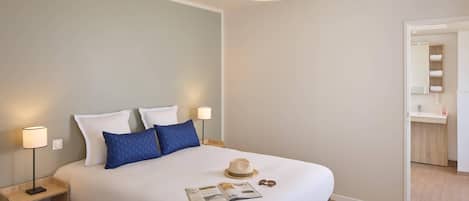 Habitación, 1 cama Queen size y sofá cama, para no fumadores (Upgrade) | Cunas gratuitas, wifi gratis y ropa de cama