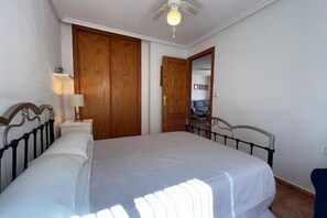 Ferros/tábuas de passar roupa, Wi-Fi, roupa de cama