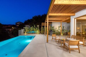 صورة غير مصنفة، 4 من 42، زرّ