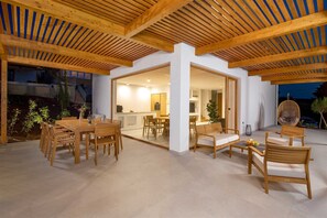 Unclassified image, 2 of 42, button