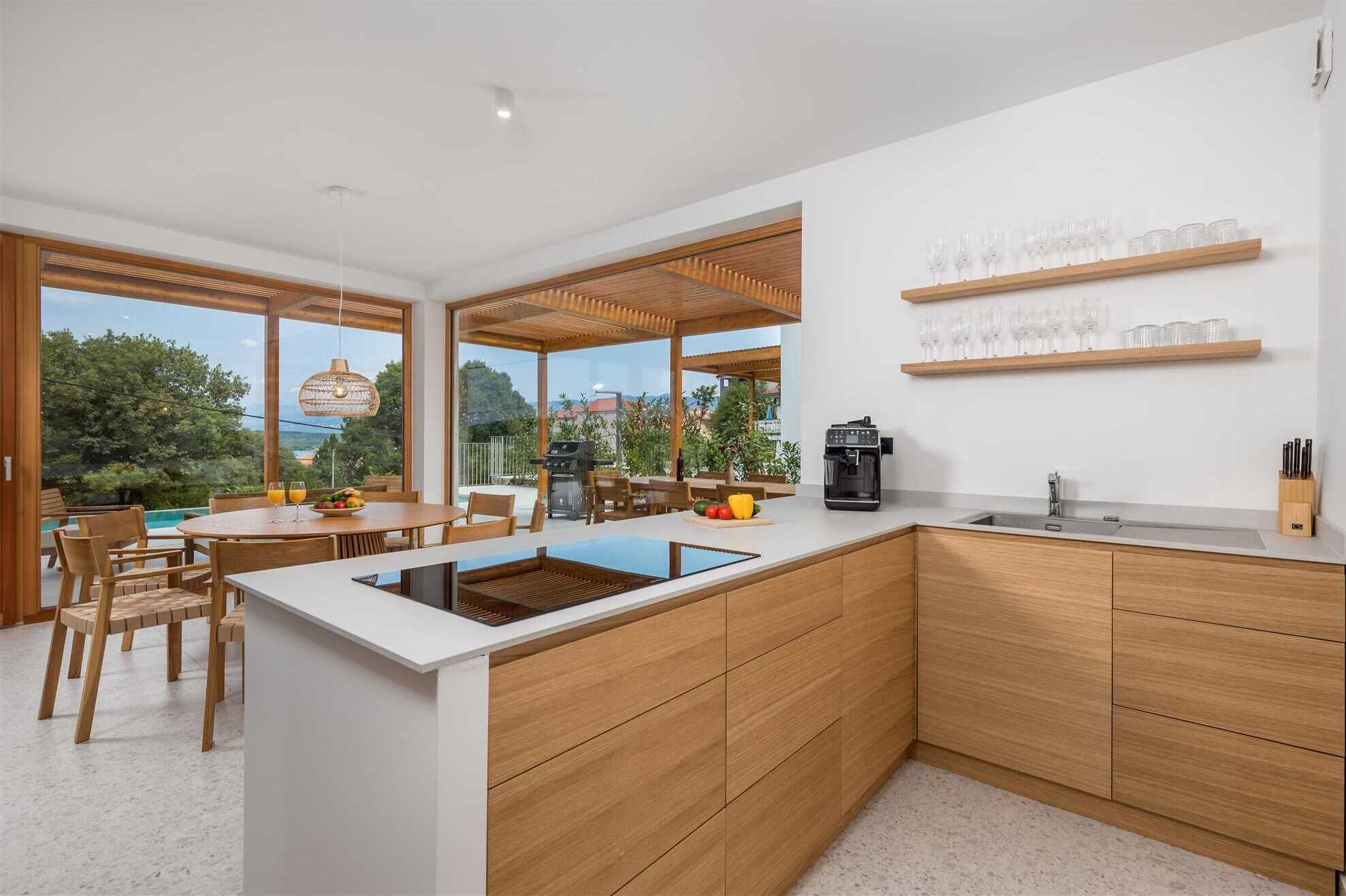 Fridge, oven, dishwasher, coffee/tea maker