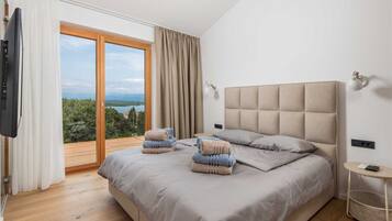 2 bedrooms, iron/ironing board, free WiFi