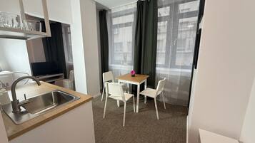 Basic-Apartment | Allergikerbettwaren, Verdunkelungsvorhänge, Bügeleisen/Bügelbrett