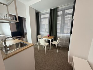 Basic Apartment | Hypo-allergenic bedding, blackout drapes, iron/ironing board, free WiFi - Gremium Apartments (Bratislava)