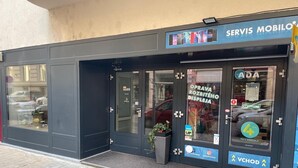 A storefront with a sign reading "SERVIS MOBIL". - Gremium Apartments (Bratislava)