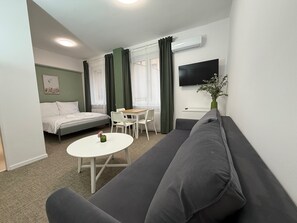 Basic Apartment | Hypo-allergenic bedding, blackout drapes, iron/ironing board, free WiFi - Gremium Apartments (Bratislava)