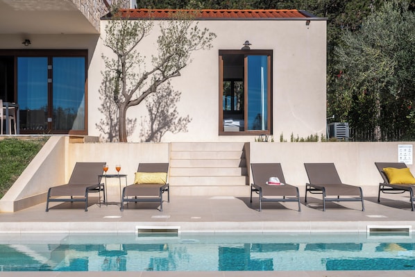 Outdoor pool, a heated pool