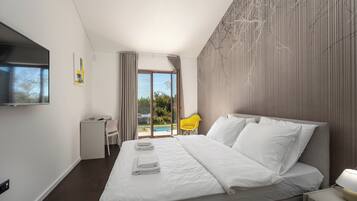 3 bedrooms, in-room safe, iron/ironing board, free WiFi