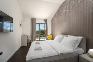 3 bedrooms, in-room safe, iron/ironing board, free WiFi