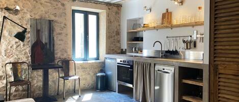 Micro-ondes, four, plaque de cuisson, lave-vaisselle