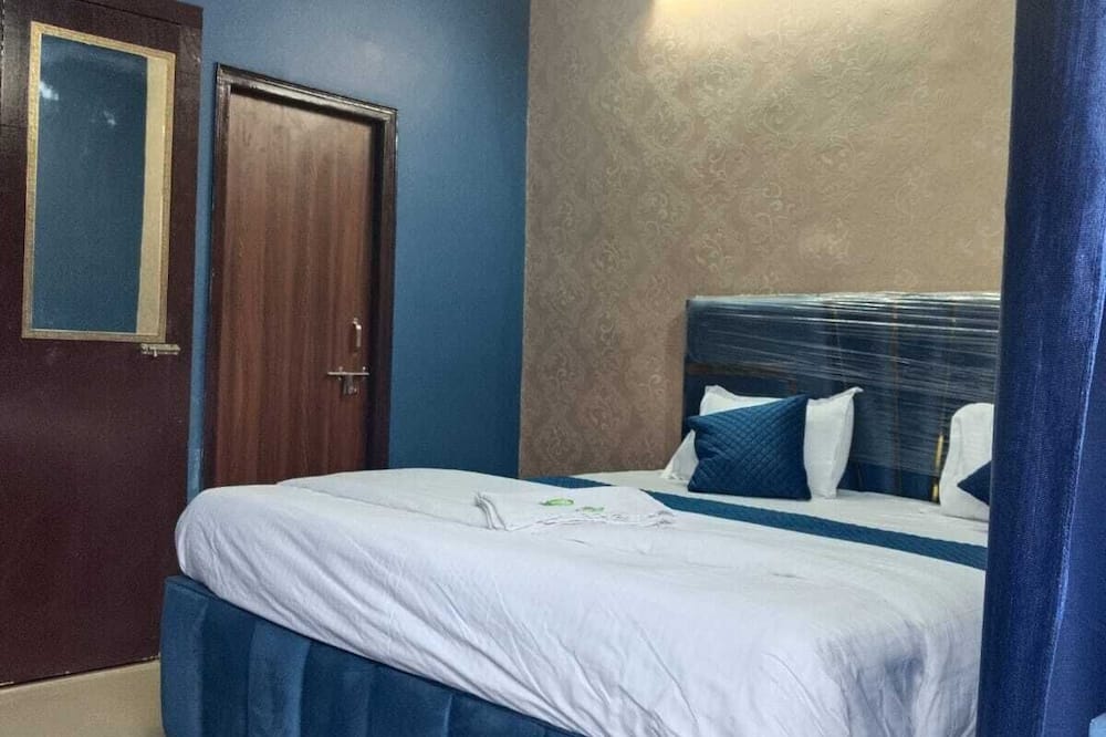 Hotel Spark Inn || Near Motherhood Hospital