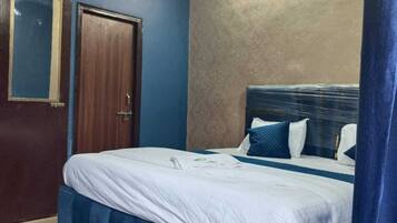 Työpöytä, ilmainen Wi-Fi, vuodevaatteet