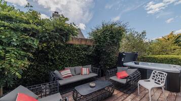 Bañera de hidromasaje al aire libre