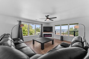 TV - Brand New Home. Extremely Boat Friendly. Highly Desirable Location. Rocky Branch (Rogers)